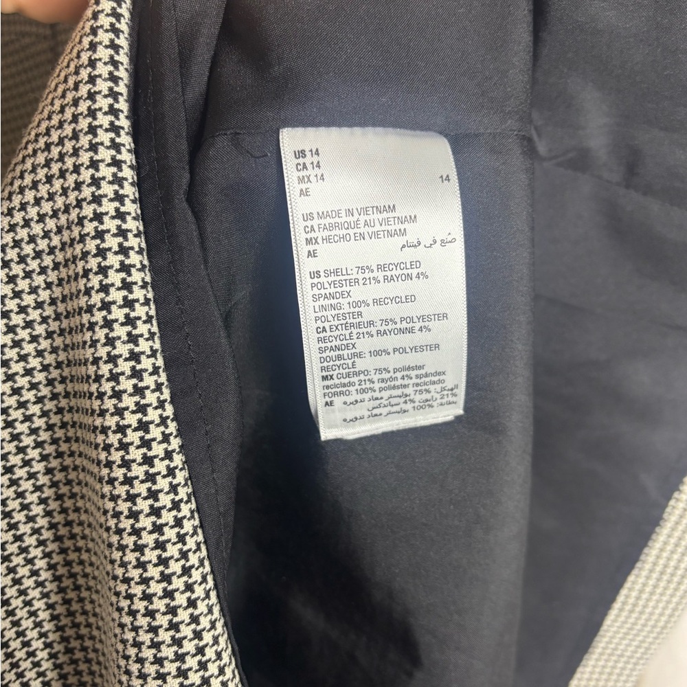 Macy’s ON 34th Sleeveless Black and Cream Houndstooth Mini Shift Dress - Picture 8 of 8
